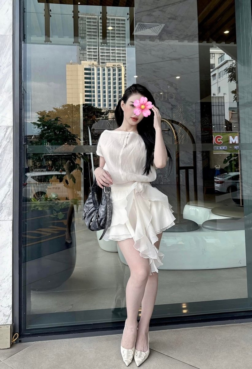 Em gái chủ tiệm hoa với cặp mông siêu phẩm