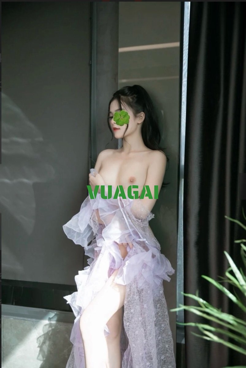 ❤️ Mẫn Nhi ❤️ Chân dài lỡ bước , đẹp nuột nà , sang chảnh !