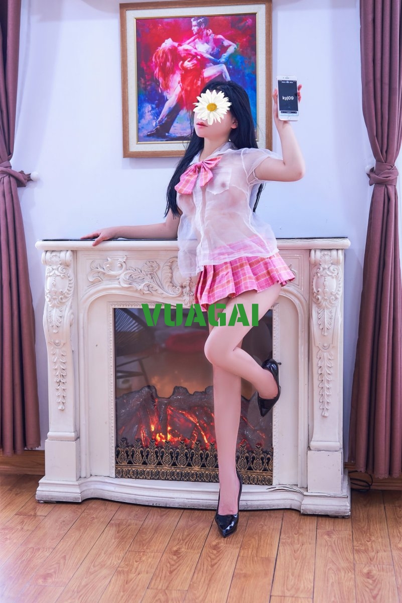 TIỂU LINH 2K5 HÀNG NON VÚ BÍM HỒNG HÀO