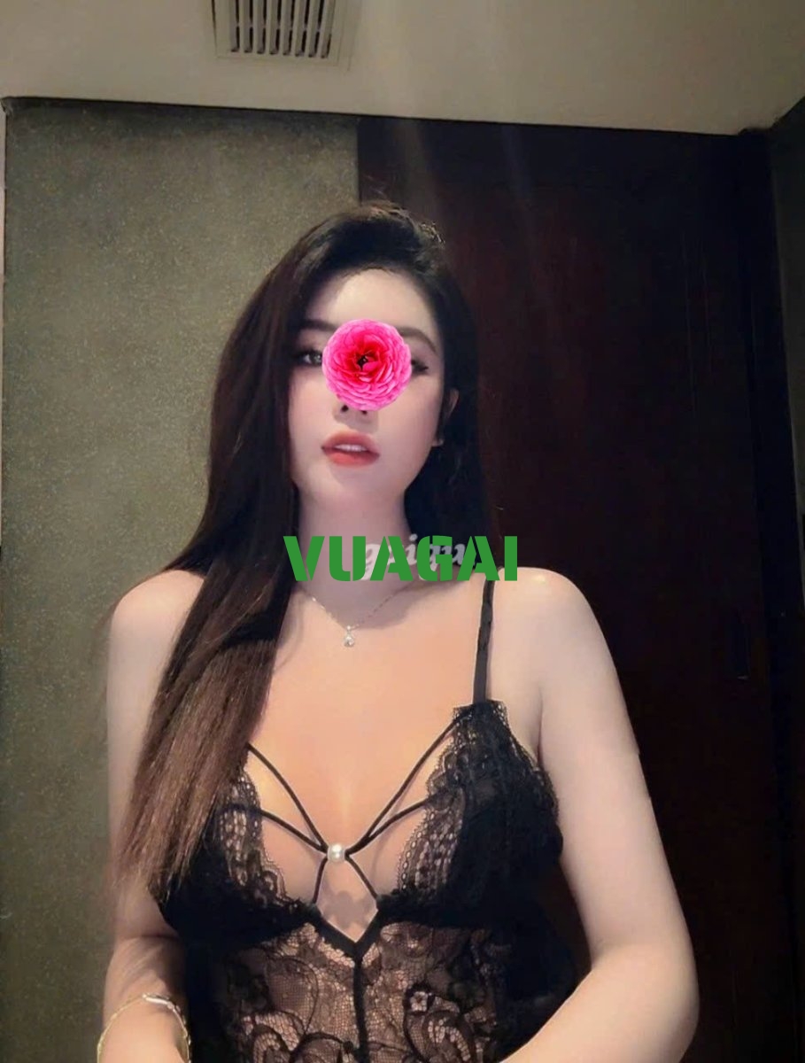 Bé đẹp mới ra lò, nóng bỏng chiều khách gặp em nó là phê quên lối